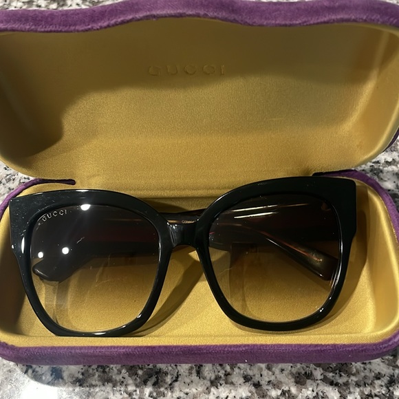 Gucci sunglasses. - Picture 5 of 5